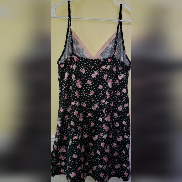 Carisma Women's nightgown - Picture 2 of 4